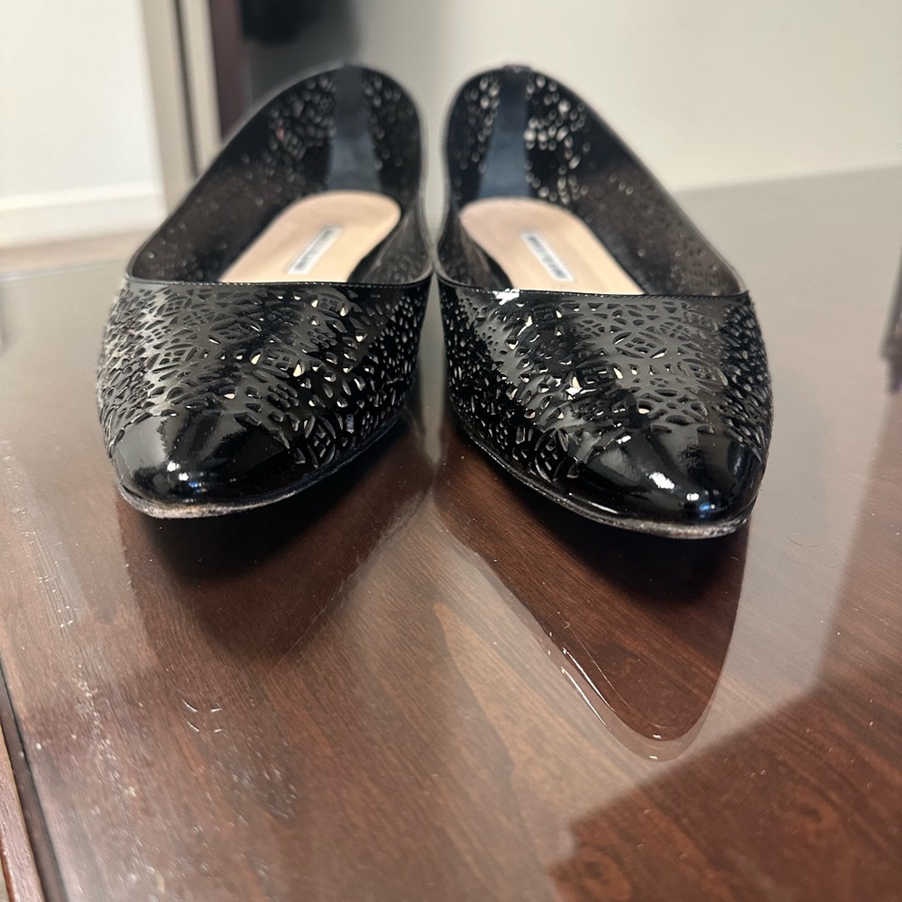 Manolo Blahnik laser-cut patent flats - Picture 4 of 10